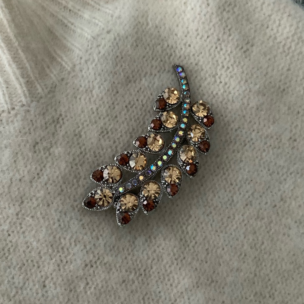 Gorgeous leaf brooch pin brown bling